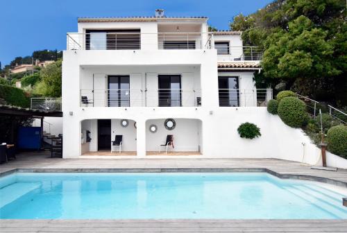 Cavalaire-sur-Mer House | Villa luxueuse moderne avec piscine & récemment rénovée, vue mer exceptionnelle!