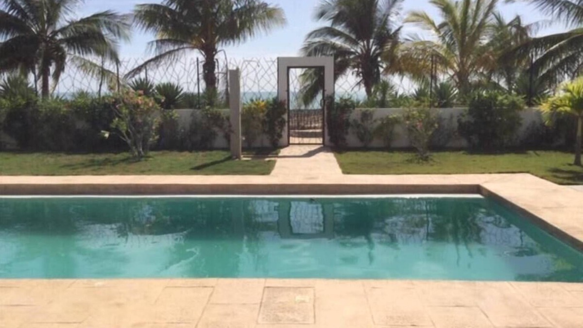 Saly House | Villa Luxueuse les Pieds Dans l eau