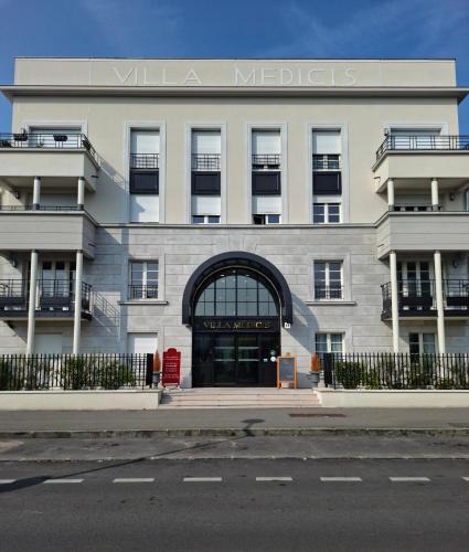 Saint-Cyr-l'Ecole Apartment | Villa Médicis Versailles Saint-Cyr-l'Ecole