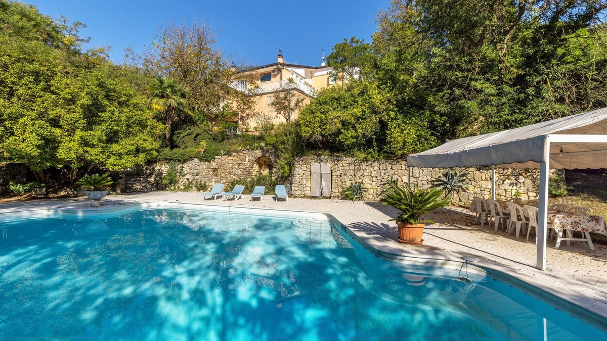 Arcugnano Villa | Villa "Magnolia Deluxe" with Shared Pool & Wi-Fi