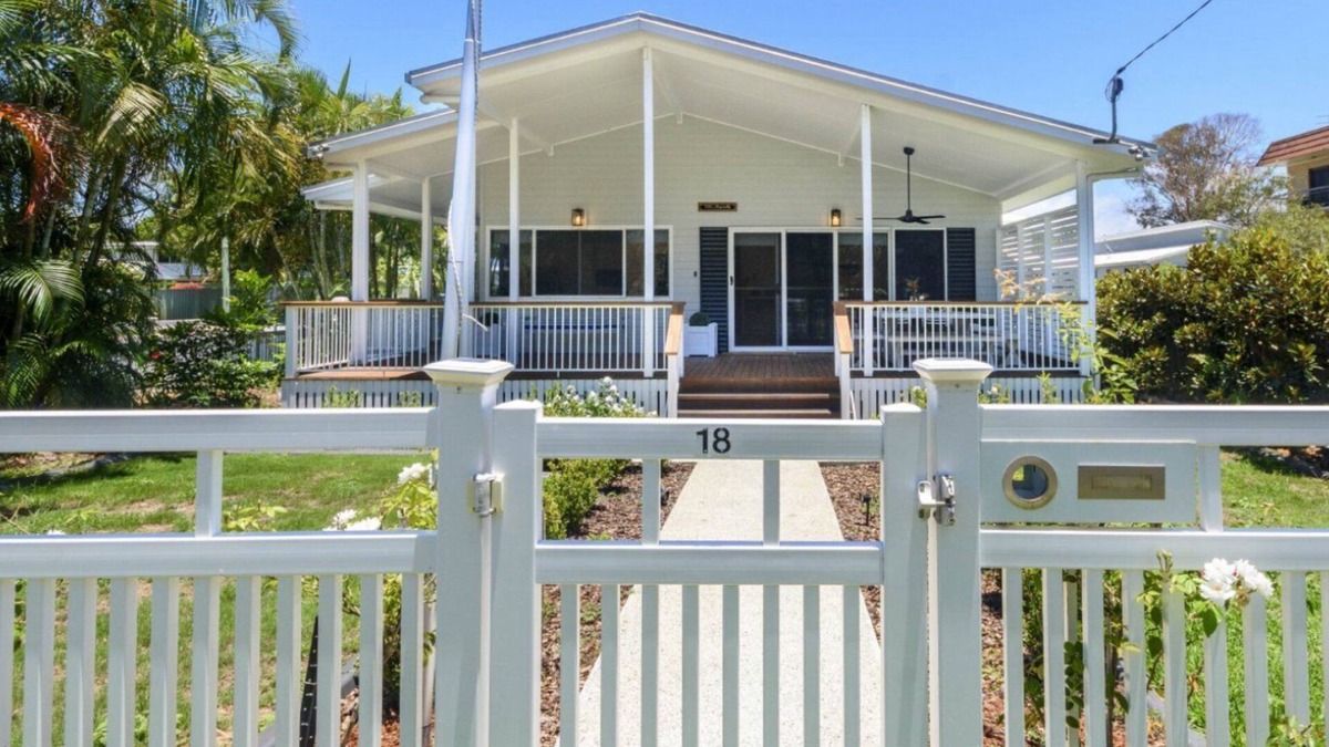 Brisbane Waterfront House | 'Villa Magnolia', TOP NOTCH