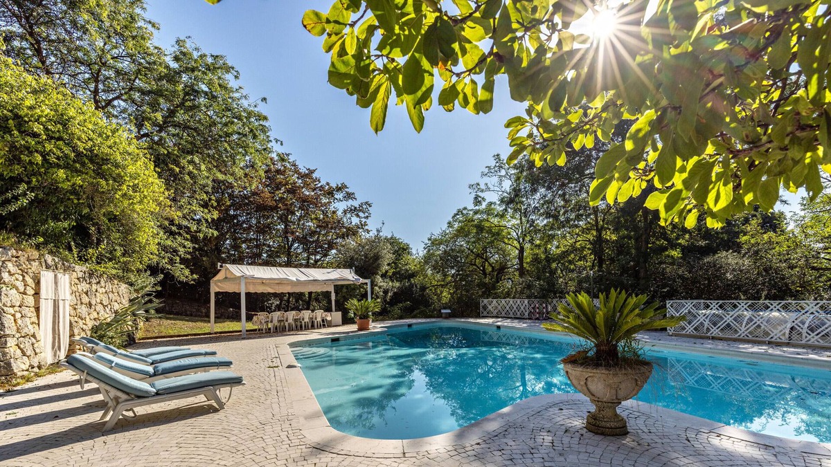 Arcugnano Villa | 'Villa Magnolia' with Shared Pool, Wi-Fi and Air Conditioning