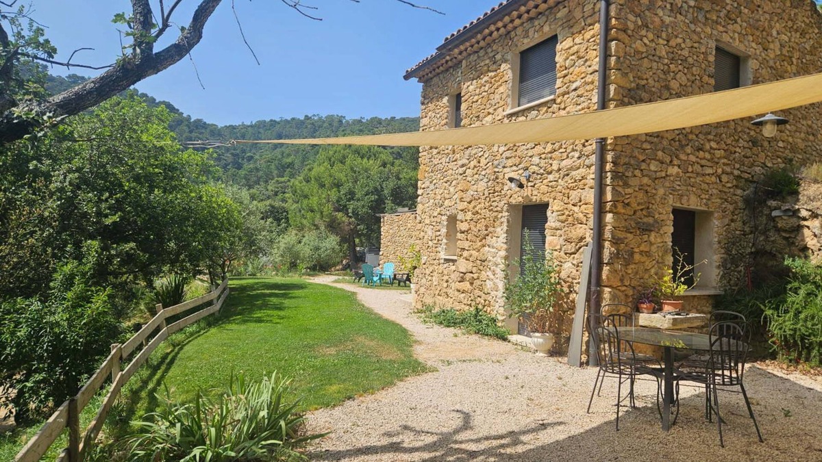 Merindol-les-Oliviers Villa | Villa 'Maison Du Soleil' with Mountain View, Private Pool and Wi-Fi