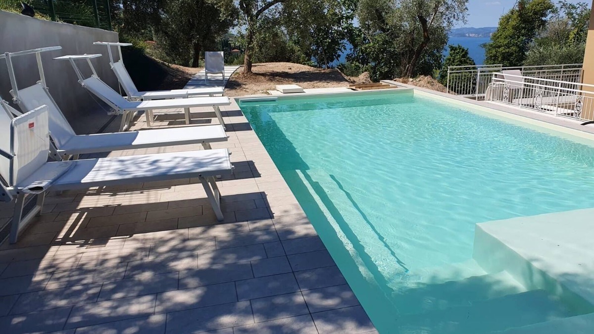 Albisano Apartment | Villa Malù - APT Mara Pool and lake view