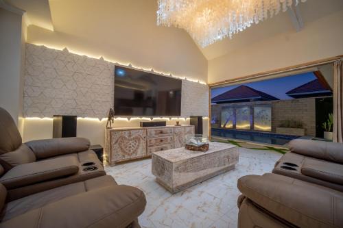East Sumba Villa | Villa Mamuli - with Private Pool, 3 Bedrooms, Full Kitchen, Billiard, BBQ, Home Theatre