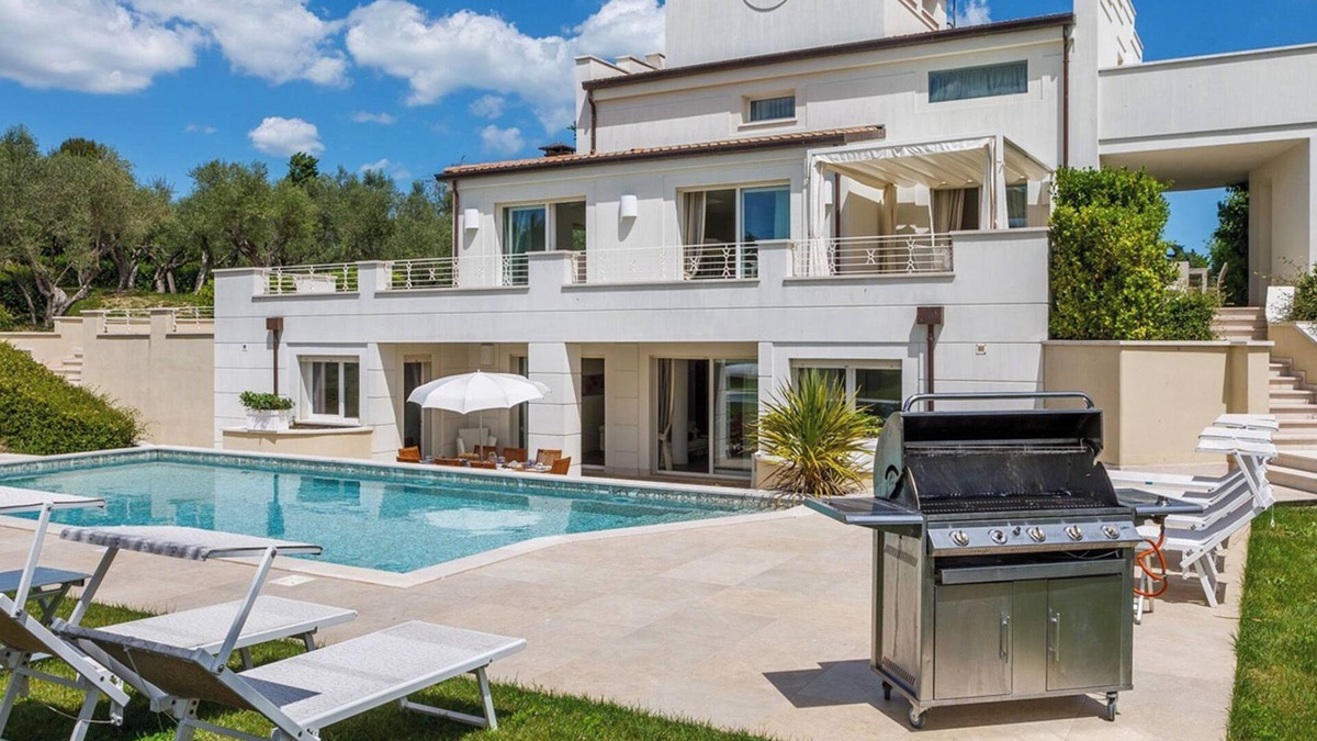 Misano Adriatico Villa | Villa Mandara 8+2, Emma Villas