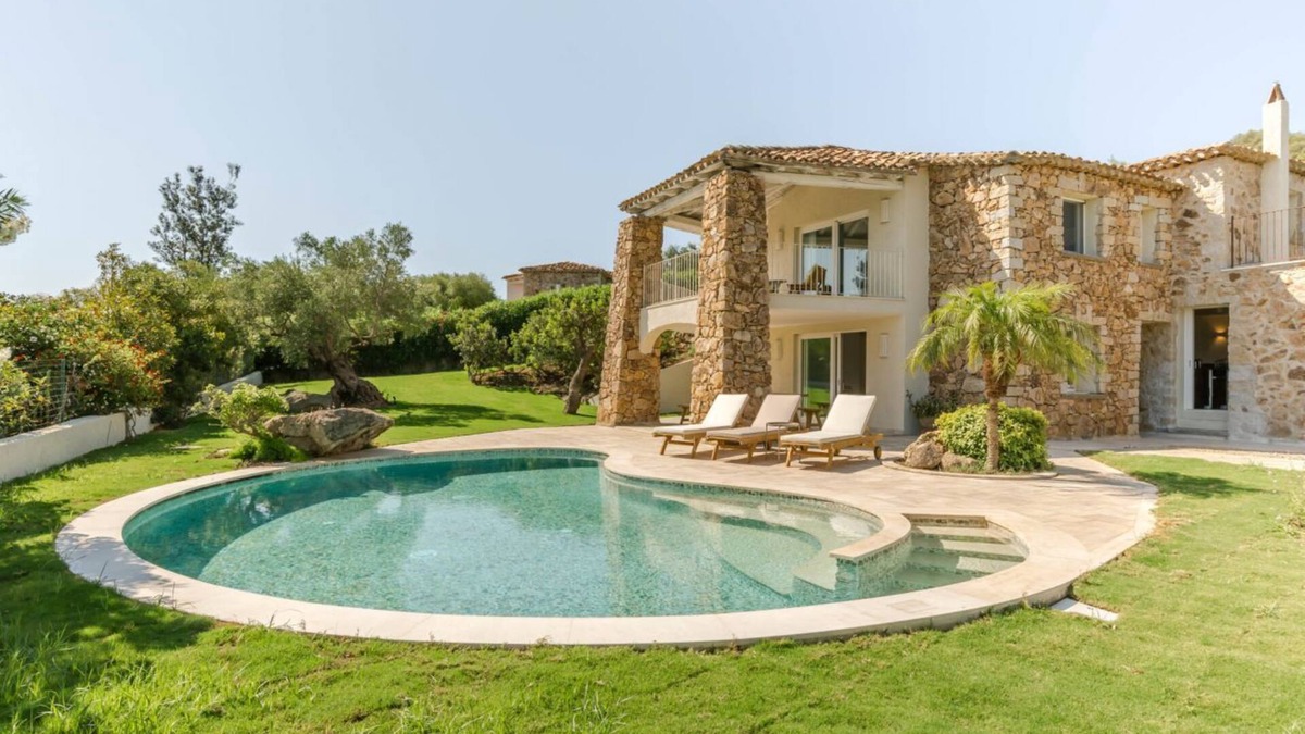 Castiadas Villa | VILLA MANDORLO 500 meters from the sea, with garden, private pool, and sea view