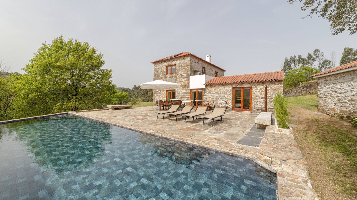 Esposade Ski Chalet | Villa Maria Adelina, 10 minutes from Porto, with a private natural water pool.