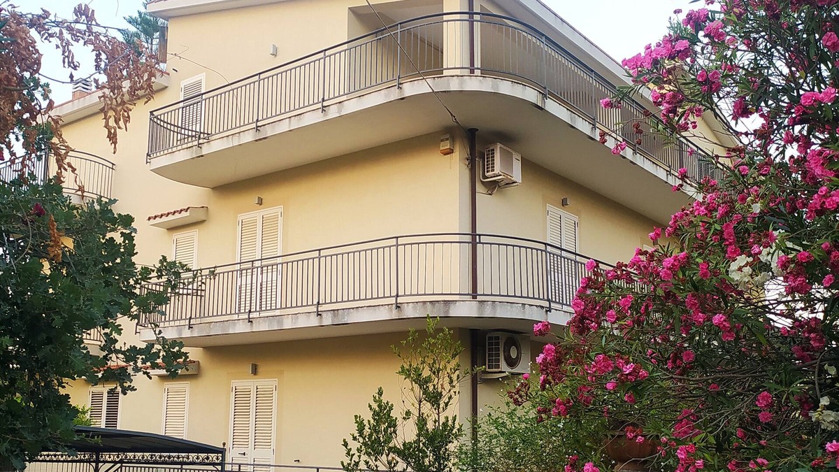 Bovalino Villa | VILLA MARIA - Elegant attic in country villa 2km sea
