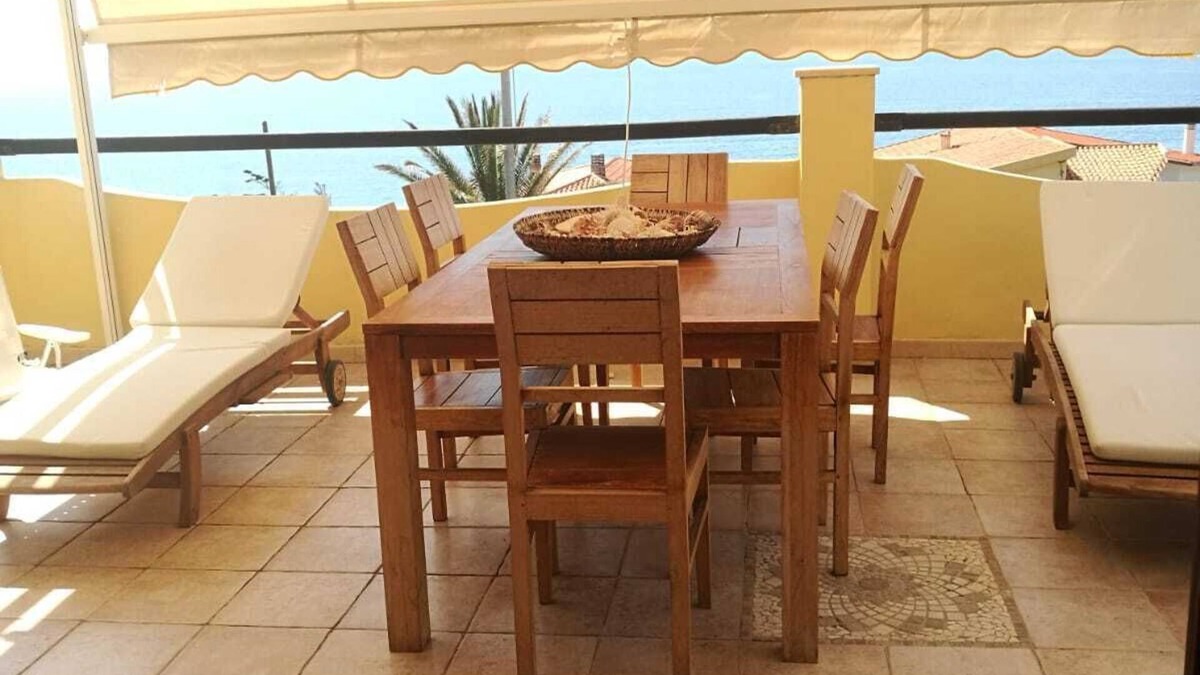 Santa Maria del Mare Villa | Villa Marina on the waterfront I.U.N. code R9661