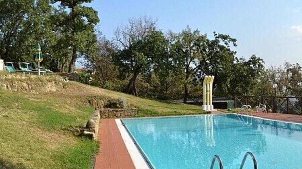 Pian di Sco Villa | Villa Mariolina Grande: A characteristic and welcoming two-story age-old farm house located in an isolated position, on the slopes of a hill which is covered with olive groves, with Free WI-FI.
