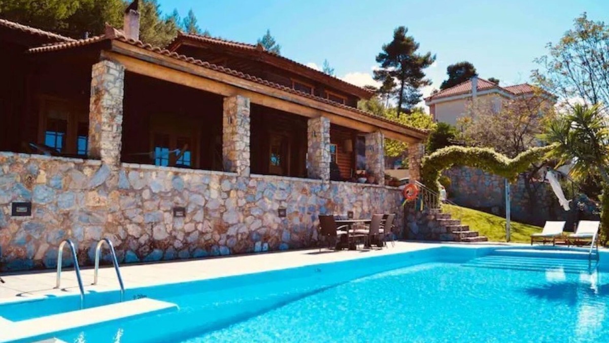 Oropos Ski Chalet | Villa Marrone Splendid Seaview