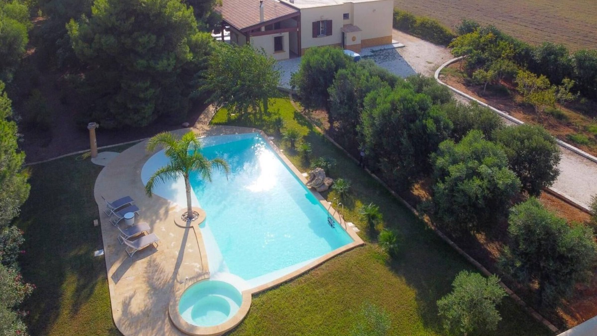 Mazara del Vallo Villa | Villa Matilde, with swimming pool, whirlpool and pine forest, beach at 400m