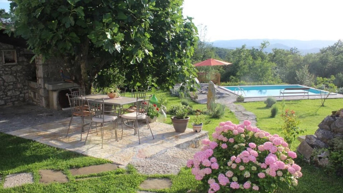 Buzet Villa | Villa Mavrici, 3 bedrooms house with private pool, neighbors free