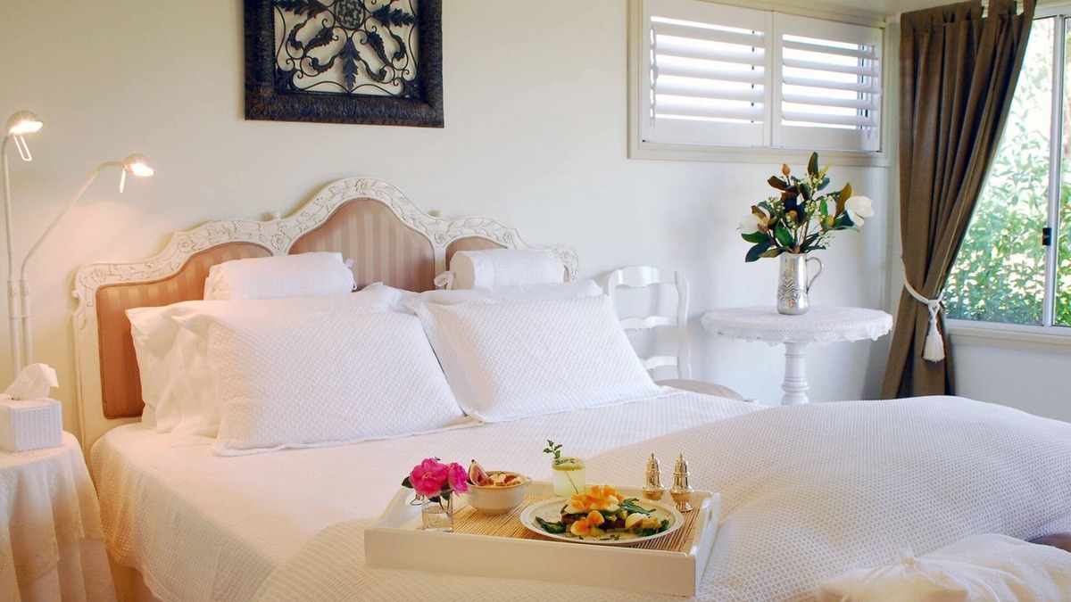 Forbesdale Bed & Breakfast | Villa Medici - Bed and Breakfast - Couples - HamptonnSTRA-4614nQTA-BSTAR-1507