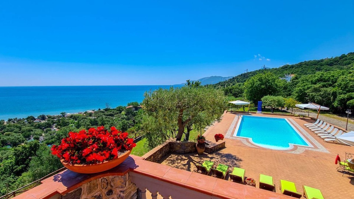 Villammare Villa | Villa Mediterraneo - Five Bedroom Villa, Sleeps 12