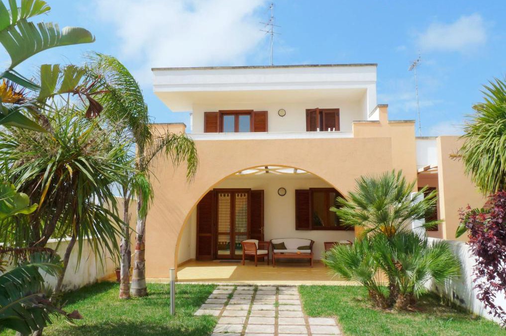Torre Saracena Villa | Villa Melograno by TerraSalento