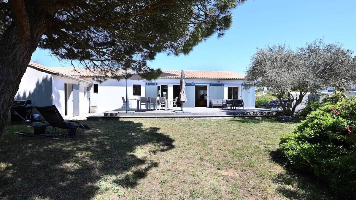 Sainte-Marie-de-Re Villa | Villa Mer -50 m from the Sea-Swimming Pool Cff- 12 to 14 P,Enclosed Garden-Quiet