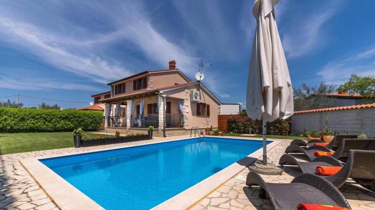 Dracevac Villa | Villa Mia & Iva for 6+2 people near Poreč with private pool & kids playground - pet friendly