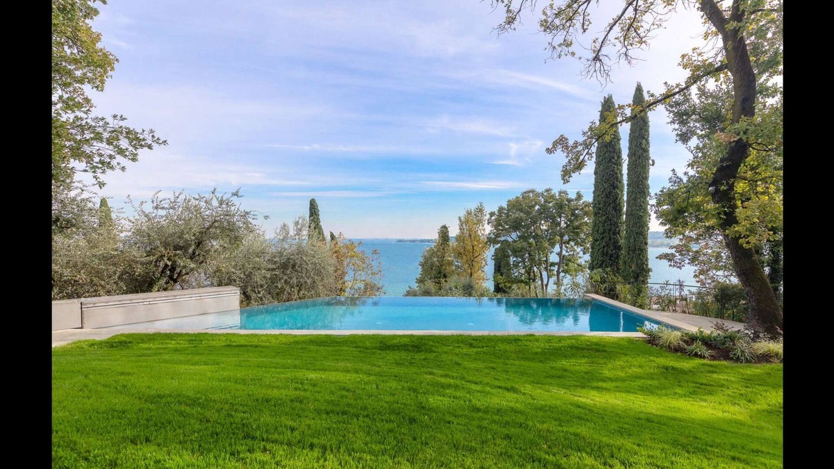 Padenghe sul Garda Villa | VILLA MICHELLE - BEACH FRONT - AMAZING VIEW