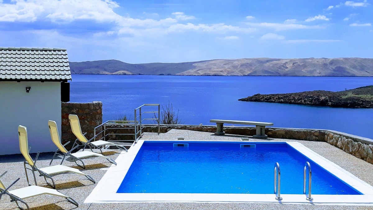 Cesarica Apartment | Villa Mihaela - Beachfront apartment "Mario" with sea view and pool