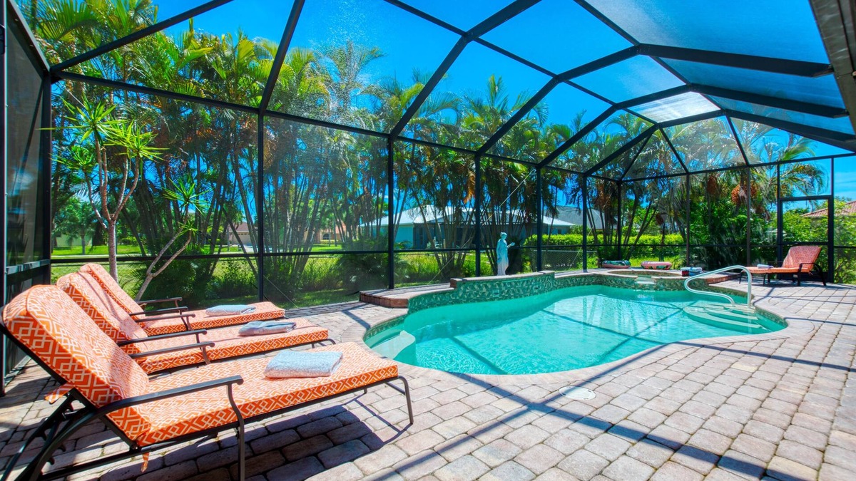 Pelican Villa | VILLA MIRACLE – HEATED POOL & SPA | BOAT RENTAL + TOURS VOUCHER INCL.