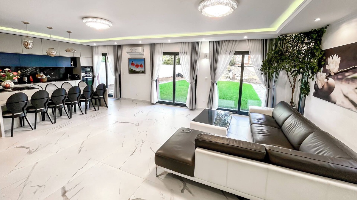 Vitry-sur-Seine House | Villa Moderne Avec Salle des Fêtes Dans le Grand Paris