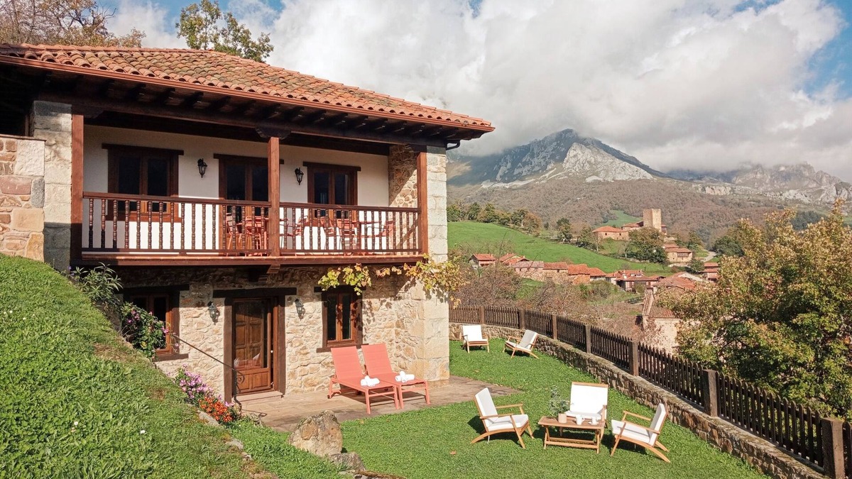 Tanarrio Villa | Villa Mogrovejo with Garden View
