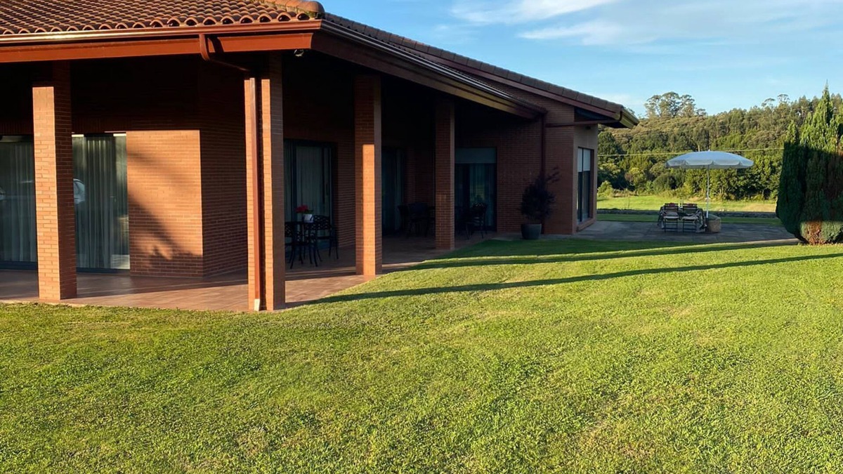 Escobedo Villa | Villa Monastery. 15' from Santander