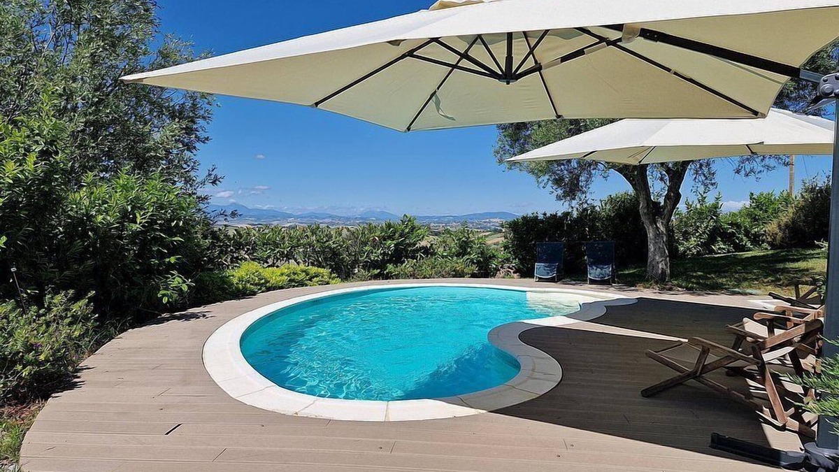 Bettolelle Villa | Villa Mora: A characteristic and welcoming three-story villa surrounded by the greenery, with Free WI-FI.
