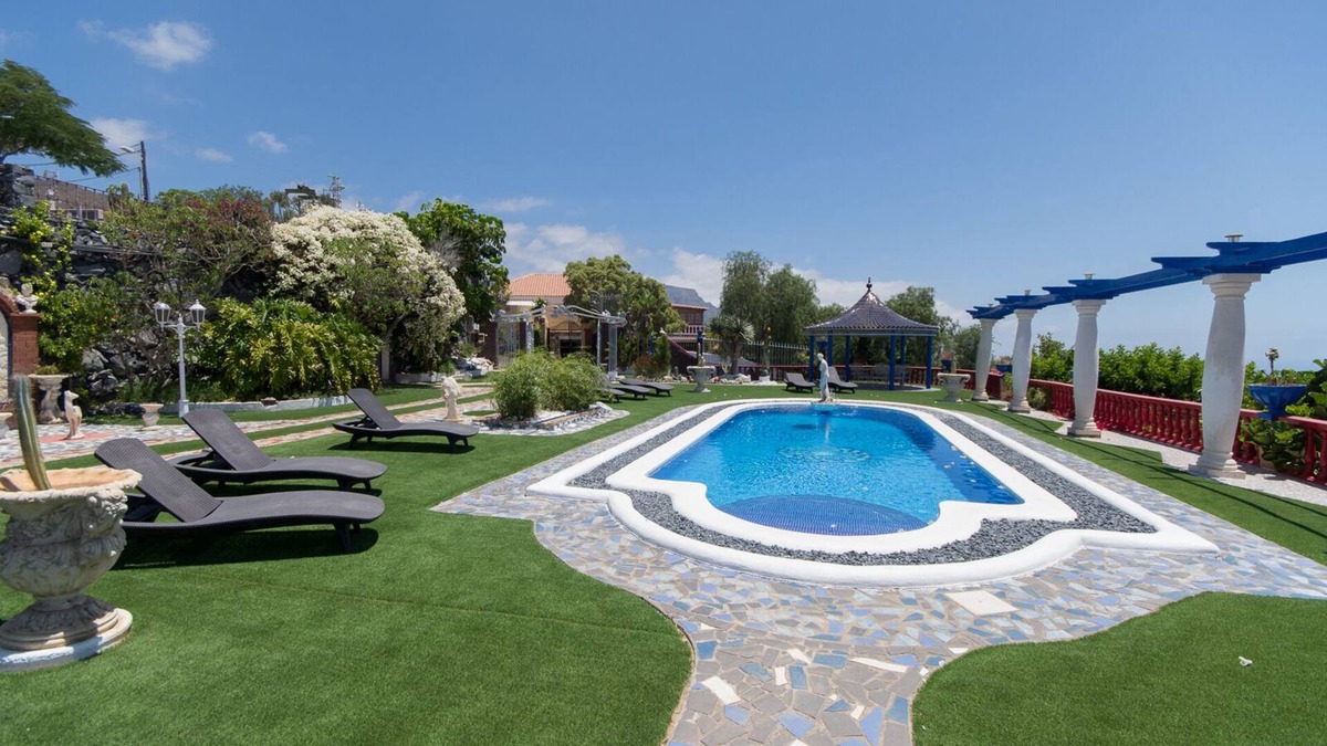 Armenime Villa | Villa Moradites A. Beautiful 3 Bedroom Villa. Communal Pool. Adeje.