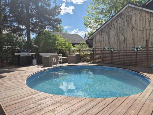 Koillinen District House | Villa Mosahiisi Charming Poolside Getaway