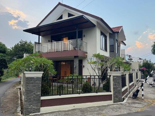 Majalengka House | Villa Munjul Indah - Majalengka