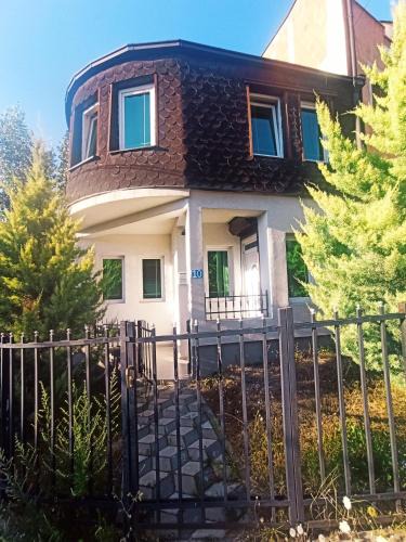Matiçan Villa | Villa Nënë Terezës