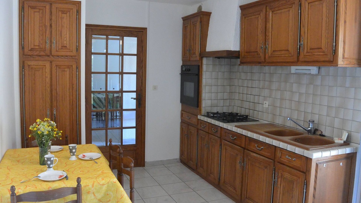 Saint-Didier House | Villa Naladijo, 6 People, heated swimming pool, games, 650m city center