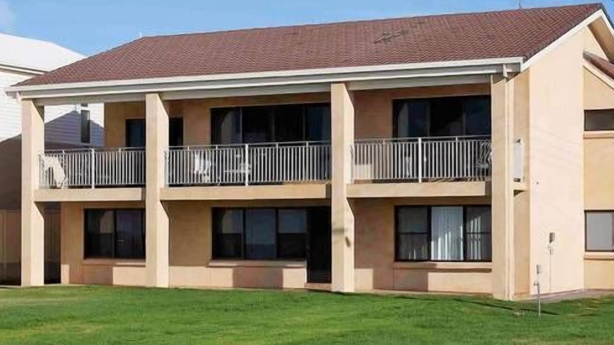 Aldinga Beach Villa | Villa Nashwauk - Aldinga Beach Getaways, an Esplanade oceanfront property