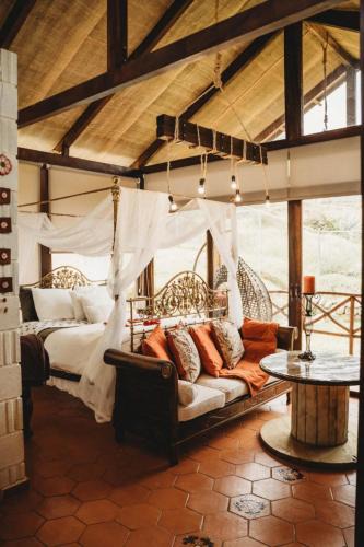 Paute Villa | Villa Nathalie, 2 bedrooms, jacuzzi, king size bed, hammock, FIREPLACE