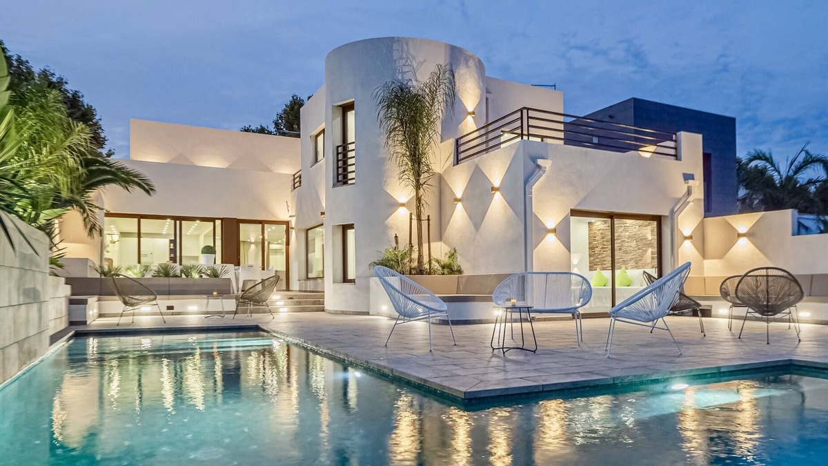Empuriabrava Villa | Villa N°15 in the heart of the marina, close to Roses, Costa Brava