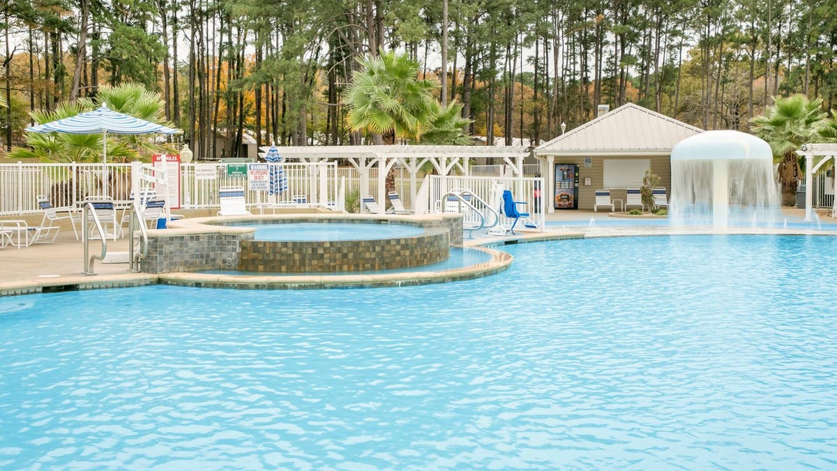 Flint Condo | Villa Near Lake Palestine