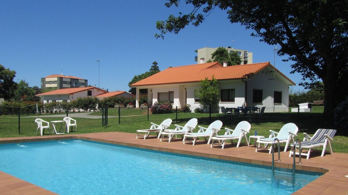Camposeiras House | Villa near the beach, with pool, large garden and barbecue.