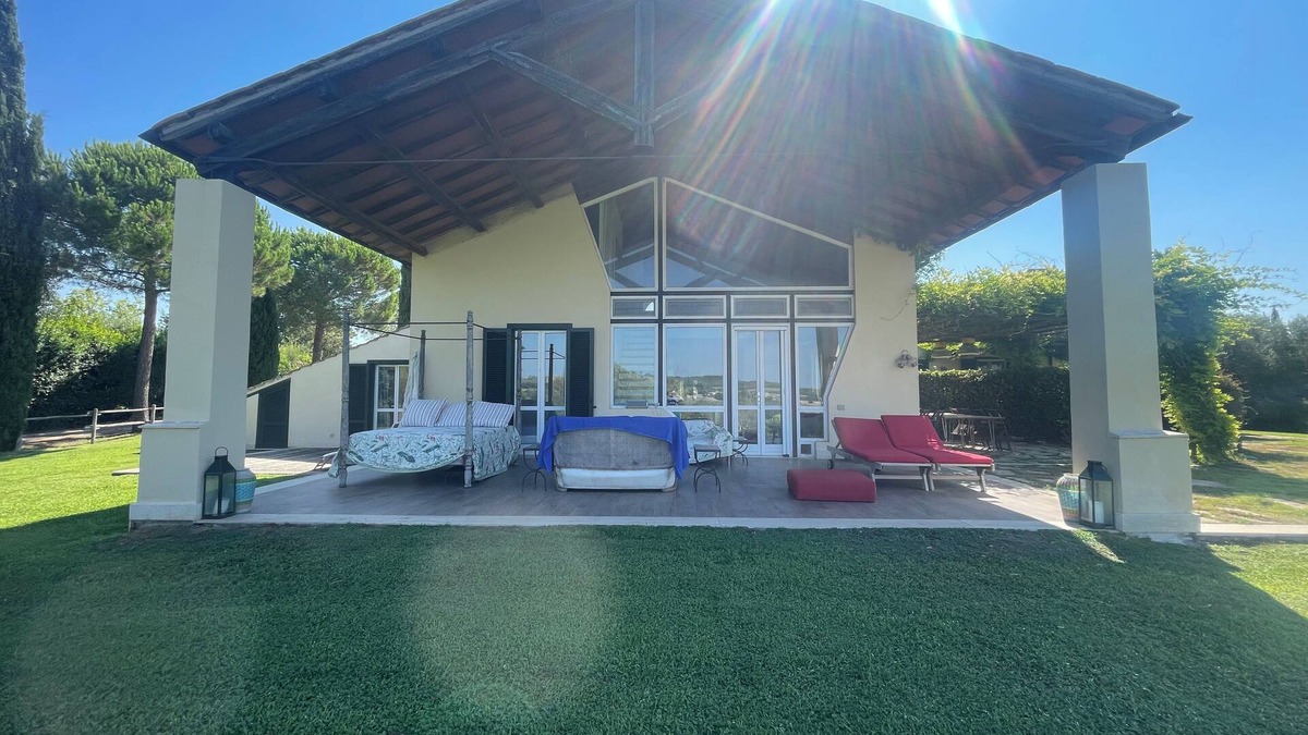 Pescia Fiorentina Villa | Villa nestled in the Tuscan hills with swimming pool ten minutes from the sea.