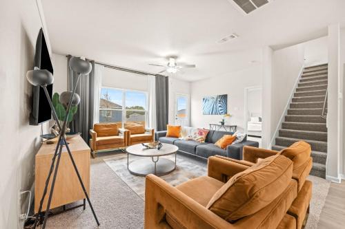 Dallas Apartment | Villa, Newly Built 5BR, Sleeps 13, Close to Dallas