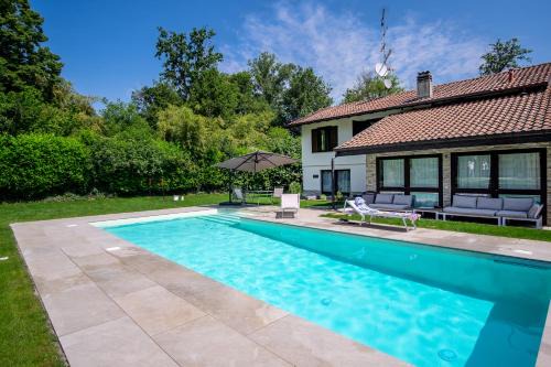 Castelletto Sopra Ticino Villa | VILLA NOVELLI con Piscina e ampio Giardino
