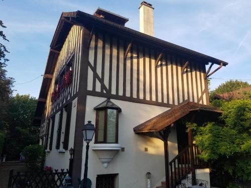 Gagny Bed & Breakfast | Villa Normandy