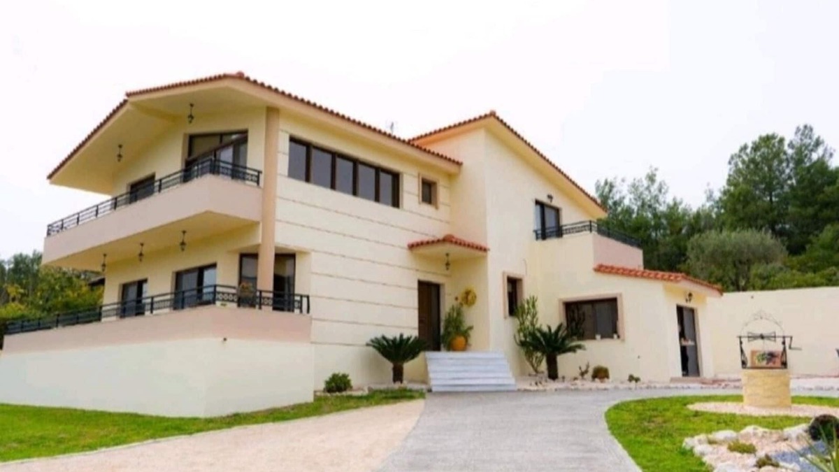Soroni Villa | Villa Nostra- Cars Included