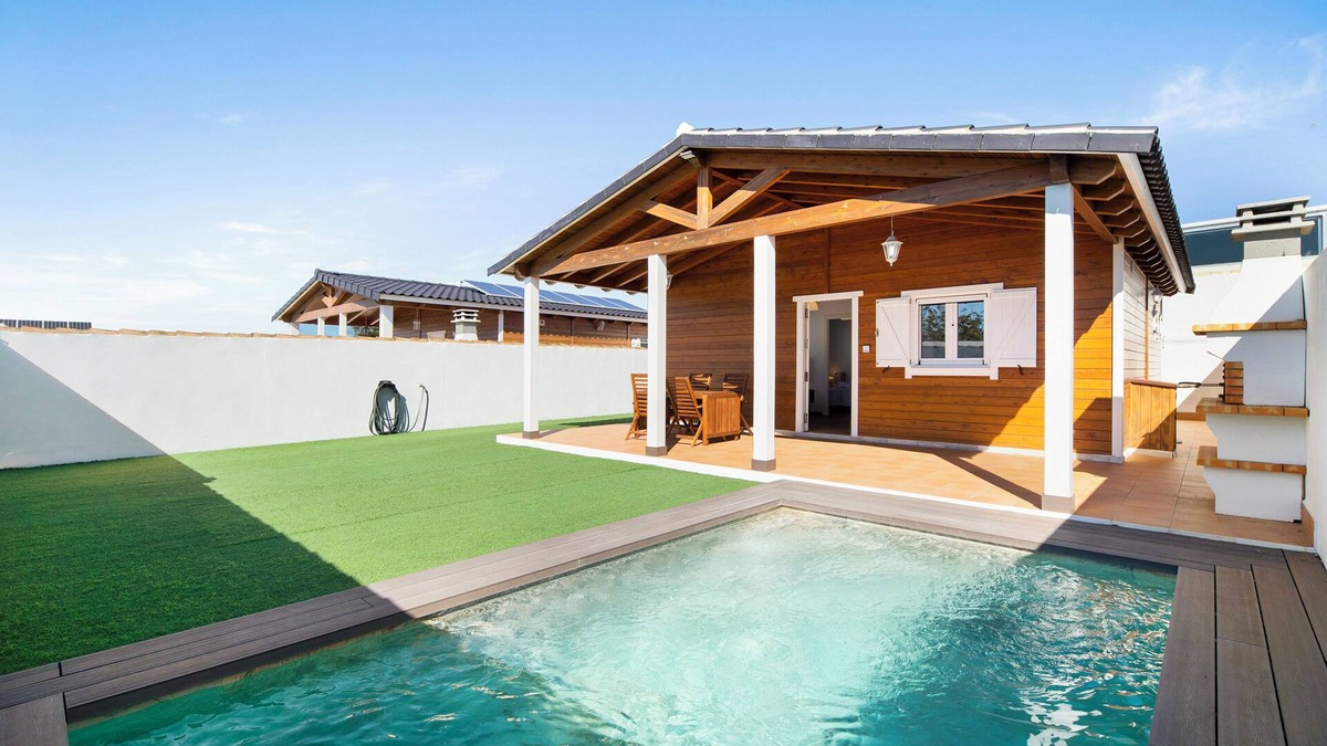 Chiclana de la Frontera Villa | Villa 'Novo Sancti Petri 3' with Private Pool, Wi-Fi and Air Conditioning