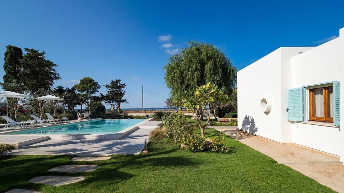 Nubia Villa | Villa Nubia - Seaside villa with private pool near Trapani