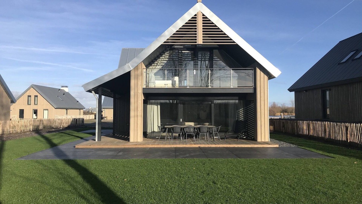 Tholen House | Villa Oesterdam Deluxe | Sleeps 8