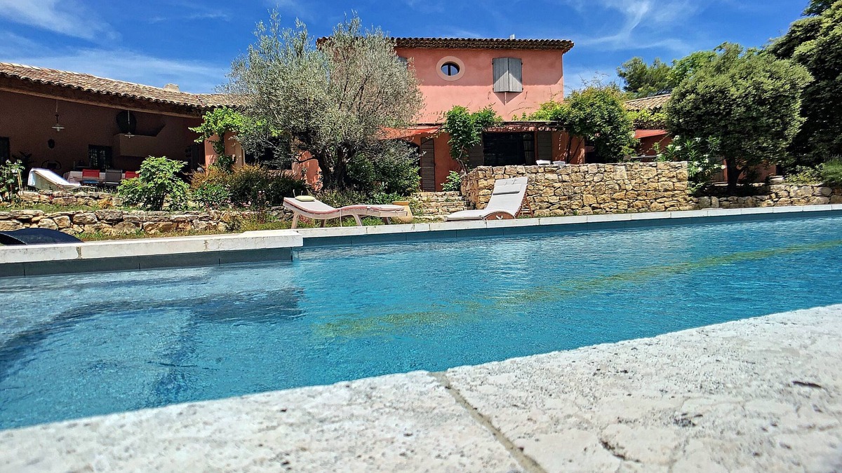 Venelles Villa | Villa of character 250m2 floor standing large pool quiet