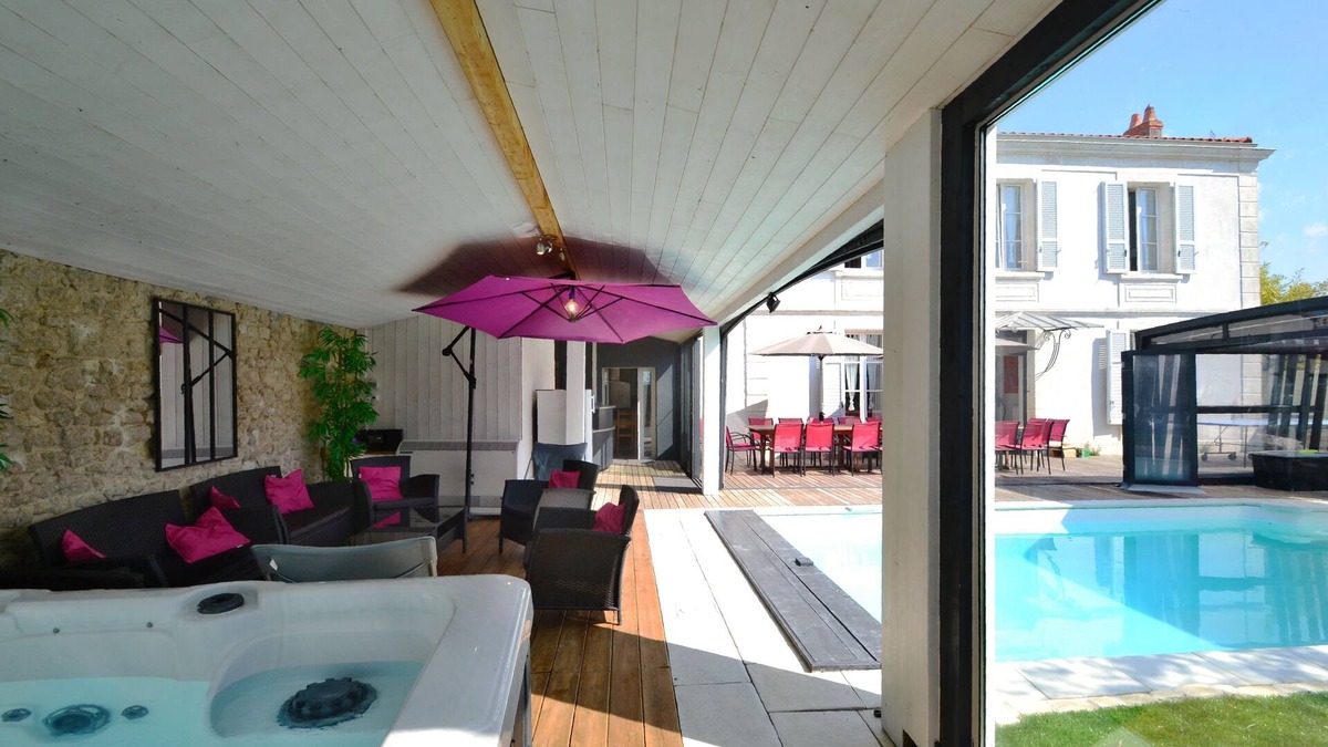 Angoulins Villa | Villa of character of 200 sq.m, close to sea, shops, heated pool & private spa